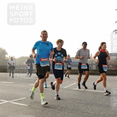 03.10.2026 - Köhlbrandbrückenlauf Michael Burmester http://msf.ph/oto/10764687 03.10.2026 09:18:09 Position 3 1593, 2565, 1584 meine-sportfotos.de