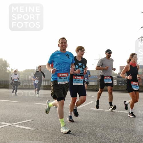 03.10.2026 - Köhlbrandbrückenlauf Michael Burmester http://msf.ph/oto/10764689 03.10.2026 09:18:09 Position 3 1593, 2565, 1584 meine-sportfotos.de