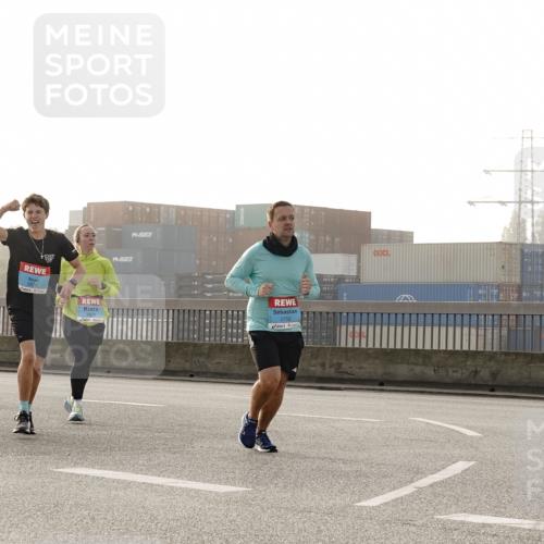 03.10.2026 - Köhlbrandbrückenlauf Michael Burmester http://msf.ph/oto/10764709 03.10.2026 09:18:15 Position 3 3813, 3816, 19, 2758 meine-sportfotos.de