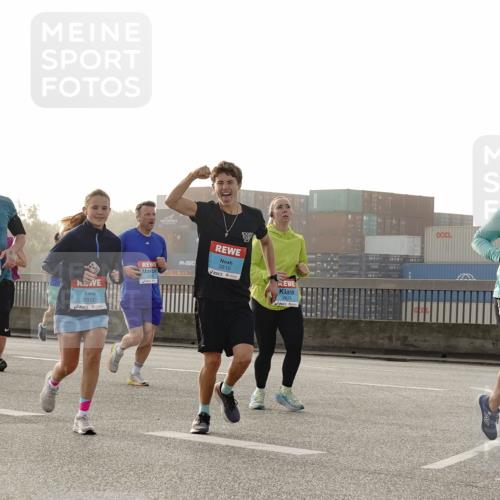 03.10.2026 - Köhlbrandbrückenlauf Michael Burmester http://msf.ph/oto/10764720 03.10.2026 09:18:16 Position 3 2464, 3813, 3816, 72678, 2758 meine-sportfotos.de