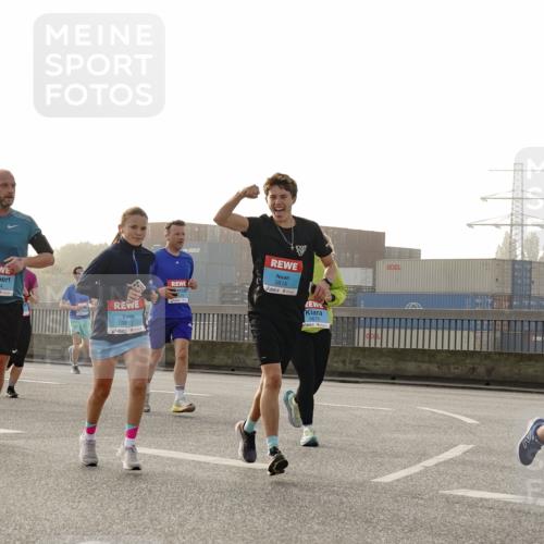 03.10.2026 - Köhlbrandbrückenlauf Michael Burmester http://msf.ph/oto/10764722 03.10.2026 09:18:17 Position 3 2464, 3813, 3816, 2678, 2758 meine-sportfotos.de