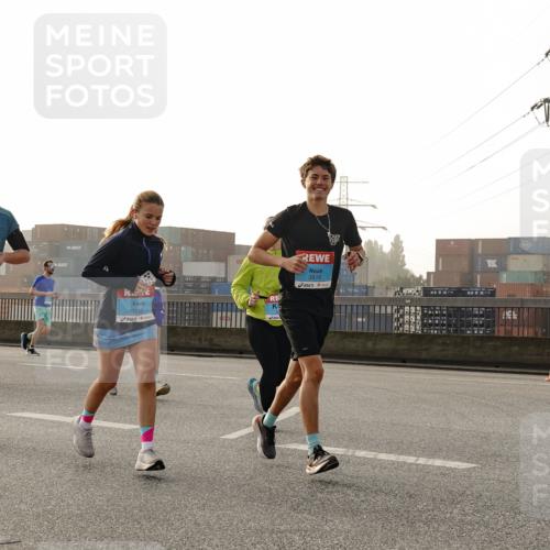 03.10.2026 - Köhlbrandbrückenlauf Michael Burmester http://msf.ph/oto/10764728 03.10.2026 09:18:17 Position 3 2464, 3813, 3816 meine-sportfotos.de