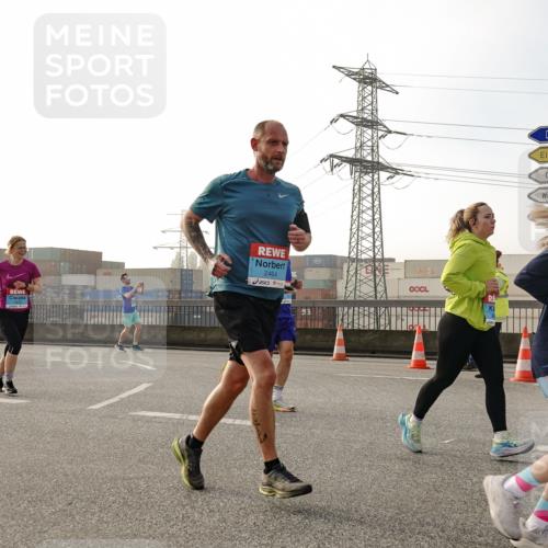 03.10.2026 - Köhlbrandbrückenlauf Michael Burmester http://msf.ph/oto/10764738 03.10.2026 09:18:19 Position 3 2464, 3, 38 meine-sportfotos.de
