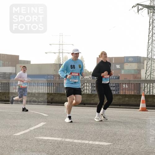 03.10.2026 - Köhlbrandbrückenlauf Michael Burmester http://msf.ph/oto/10764778 03.10.2026 09:18:26 Position 3 8, 5755, 66, 1530 meine-sportfotos.de