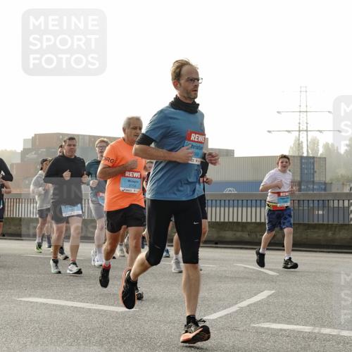 03.10.2026 - Köhlbrandbrückenlauf Michael Burmester http://msf.ph/oto/10764780 03.10.2026 09:18:26 Position 3 2433, 3755, 068 meine-sportfotos.de