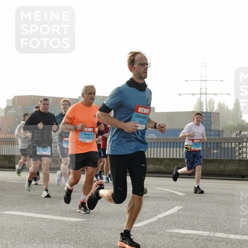 03.10.2026 - Köhlbrandbrückenlauf Michael Burmester http://msf.ph/oto/10764782 03.10.2026 09:18:27 Position 3 2457, 3755, 1068 meine-sportfotos.de