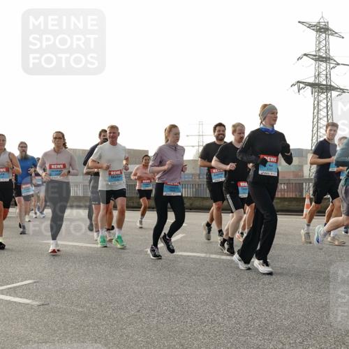 03.10.2026 - Köhlbrandbrückenlauf Michael Burmester http://msf.ph/oto/10764805 03.10.2026 09:18:30 Position 3 3741, 2549, 245, 457 meine-sportfotos.de