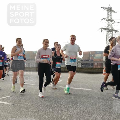 03.10.2026 - Köhlbrandbrückenlauf Michael Burmester http://msf.ph/oto/10764816 03.10.2026 09:18:31 Position 3 2728, 2179, 3842 meine-sportfotos.de