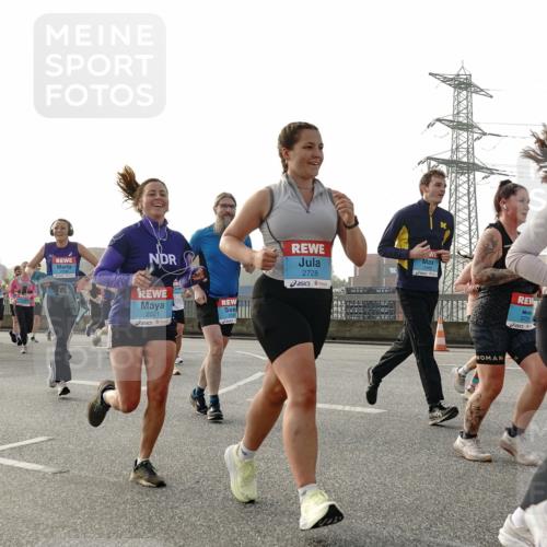 03.10.2026 - Köhlbrandbrückenlauf Michael Burmester http://msf.ph/oto/10764824 03.10.2026 09:18:32 Position 3 2728, 2021, 3725, 2402 meine-sportfotos.de