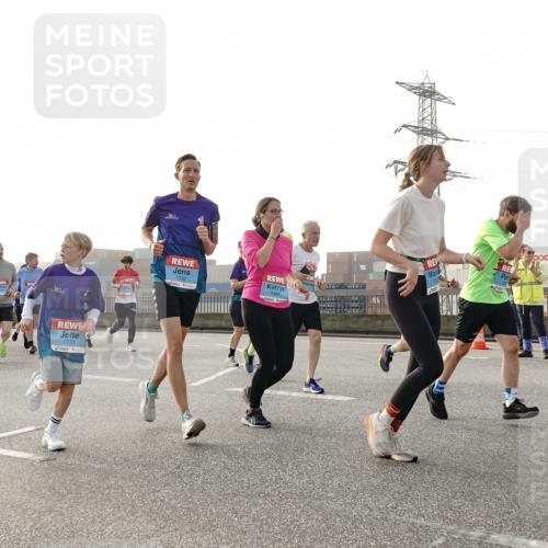 03.10.2026 - Köhlbrandbrückenlauf Michael Burmester http://msf.ph/oto/10764871 03.10.2026 09:18:37 Position 3 1731, 1732, 1897 meine-sportfotos.de