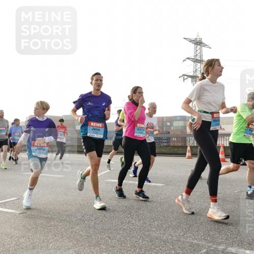 03.10.2026 - Köhlbrandbrückenlauf Michael Burmester http://msf.ph/oto/10764873 03.10.2026 09:18:37 Position 3 1731, 1732, 3, 1336 meine-sportfotos.de