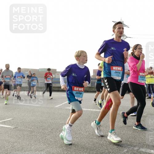 03.10.2026 - Köhlbrandbrückenlauf Michael Burmester http://msf.ph/oto/10764879 03.10.2026 09:18:38 Position 3 1731, 1732, 1897, 3, 9000 meine-sportfotos.de