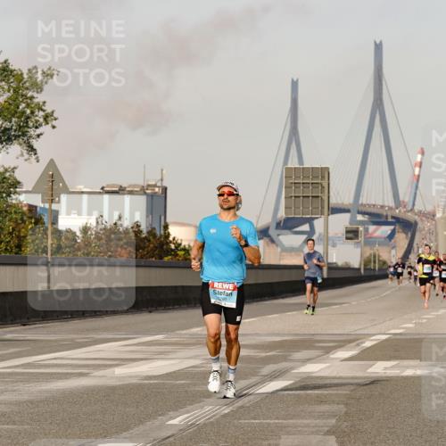 03.10.2026 - Köhlbrandbrückenlauf Michael Burmester http://msf.ph/oto/10764919 03.10.2026 09:40:30 Position 3  meine-sportfotos.de