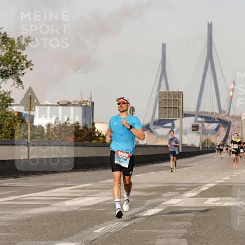 03.10.2026 - Köhlbrandbrückenlauf Michael Burmester http://msf.ph/oto/10764921 03.10.2026 09:40:30 Position 3 260, 12, 5 meine-sportfotos.de