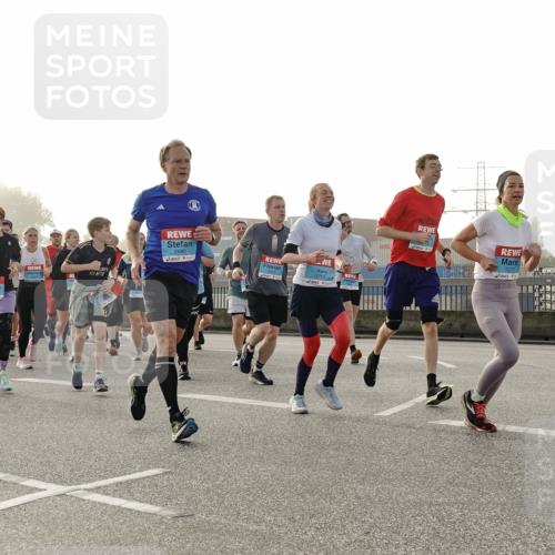 03.10.2026 - Köhlbrandbrückenlauf Michael Burmester http://msf.ph/oto/10764922 03.10.2026 09:18:44 Position 3 2680, 1271, 5 meine-sportfotos.de