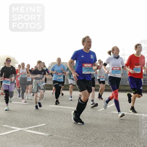 03.10.2026 - Köhlbrandbrückenlauf Michael Burmester http://msf.ph/oto/10764926 03.10.2026 09:18:45 Position 3 2654, 2680, 3717, 3716 meine-sportfotos.de