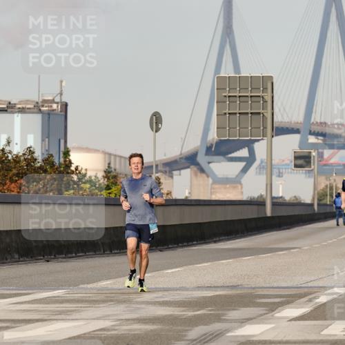 03.10.2026 - Köhlbrandbrückenlauf Michael Burmester http://msf.ph/oto/10764927 03.10.2026 09:40:37 Position 3  meine-sportfotos.de