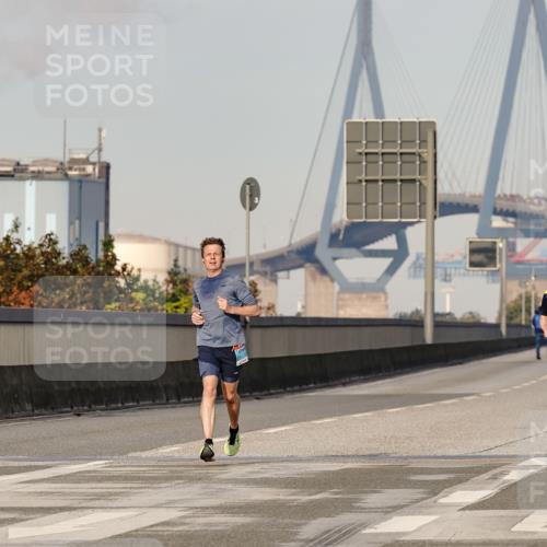 03.10.2026 - Köhlbrandbrückenlauf Michael Burmester http://msf.ph/oto/10764929 03.10.2026 09:40:37 Position 3  meine-sportfotos.de
