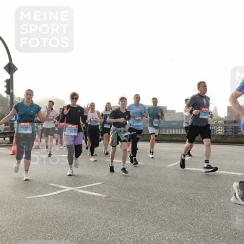 03.10.2026 - Köhlbrandbrückenlauf Michael Burmester http://msf.ph/oto/10764930 03.10.2026 09:18:46 Position 3 3716, 2680, 3717 meine-sportfotos.de