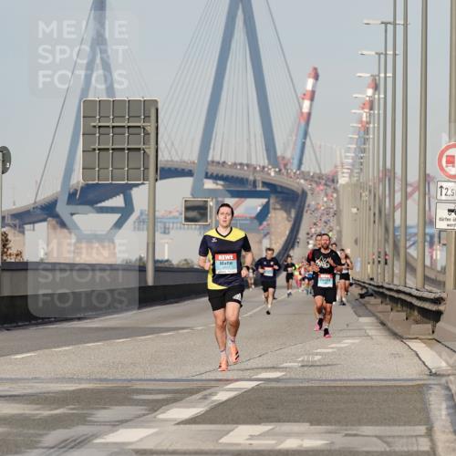 03.10.2026 - Köhlbrandbrückenlauf Michael Burmester http://msf.ph/oto/10764931 03.10.2026 09:40:39 Position 3 2117, 12, 5 meine-sportfotos.de