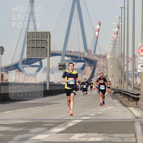 03.10.2026 - Köhlbrandbrückenlauf Michael Burmester http://msf.ph/oto/10764933 03.10.2026 09:40:39 Position 3 2117, 12, 5 meine-sportfotos.de