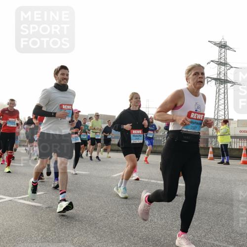 03.10.2026 - Köhlbrandbrückenlauf Michael Burmester http://msf.ph/oto/10764951 03.10.2026 09:18:48 Position 3 2646, 2327, 17 meine-sportfotos.de