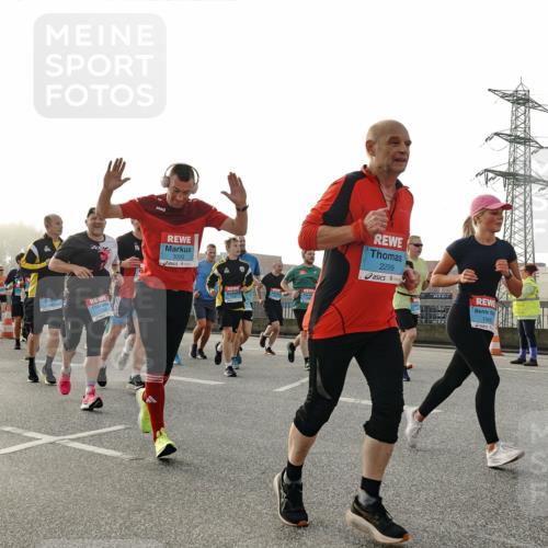 03.10.2026 - Köhlbrandbrückenlauf Michael Burmester http://msf.ph/oto/10764966 03.10.2026 09:18:50 Position 3 3093, 2299, 1960 meine-sportfotos.de