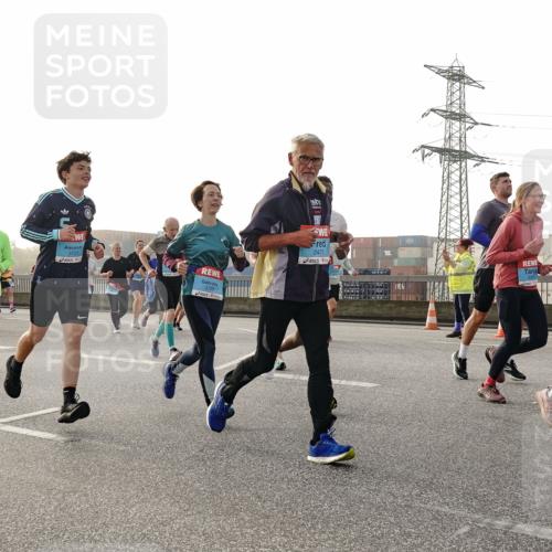 03.10.2026 - Köhlbrandbrückenlauf Michael Burmester http://msf.ph/oto/10764987 03.10.2026 09:18:53 Position 3 3721, 3720, 2472 meine-sportfotos.de