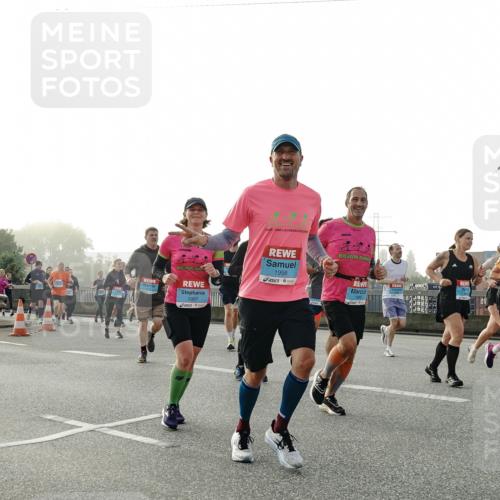 03.10.2026 - Köhlbrandbrückenlauf Michael Burmester http://msf.ph/oto/10765018 03.10.2026 09:19:00 Position 3 1997, 1998, 1999 meine-sportfotos.de