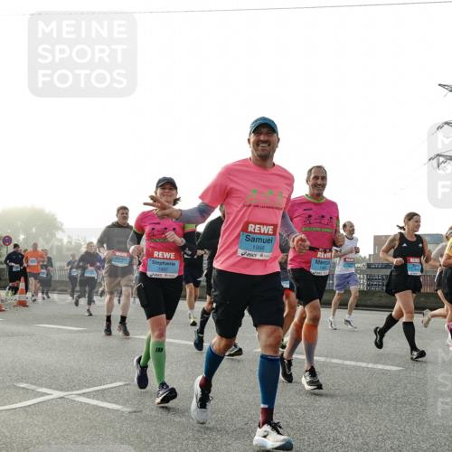 03.10.2026 - Köhlbrandbrückenlauf Michael Burmester http://msf.ph/oto/10765020 03.10.2026 09:19:00 Position 3 1997, 138, 1998 meine-sportfotos.de
