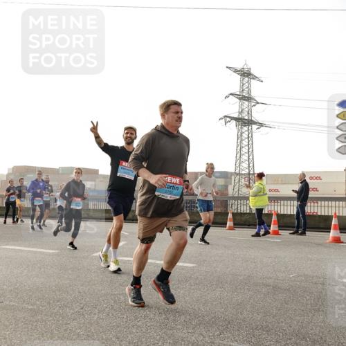 03.10.2026 - Köhlbrandbrückenlauf Michael Burmester http://msf.ph/oto/10765034 03.10.2026 09:19:03 Position 3 2572, 2756 meine-sportfotos.de