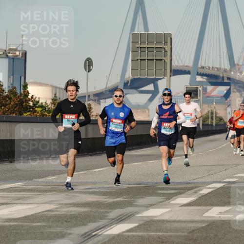 03.10.2026 - Köhlbrandbrückenlauf Michael Burmester http://msf.ph/oto/10765046 03.10.2026 09:41:33 Position 3 2153, 1823, 2130 meine-sportfotos.de