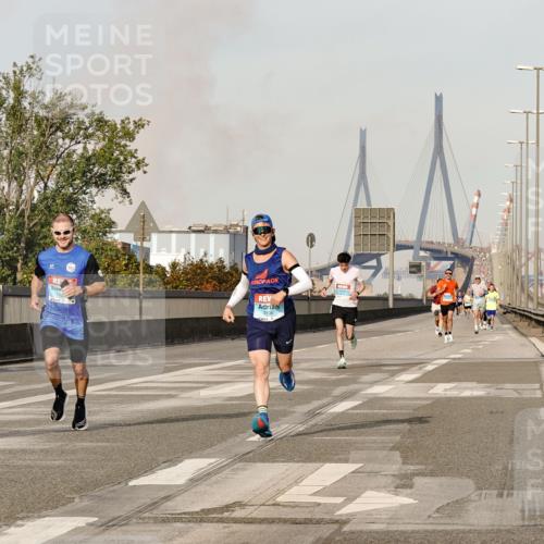 03.10.2026 - Köhlbrandbrückenlauf Michael Burmester http://msf.ph/oto/10765084 03.10.2026 09:41:40 Position 3 12, 5, 1, 2130 meine-sportfotos.de