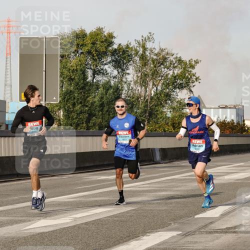 03.10.2026 - Köhlbrandbrückenlauf Michael Burmester http://msf.ph/oto/10765091 03.10.2026 09:41:41 Position 3 2153, 1823, 2130 meine-sportfotos.de