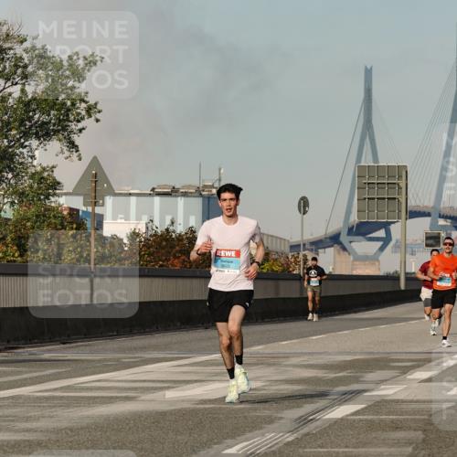 03.10.2026 - Köhlbrandbrückenlauf Michael Burmester http://msf.ph/oto/10765103 03.10.2026 09:41:44 Position 3  meine-sportfotos.de