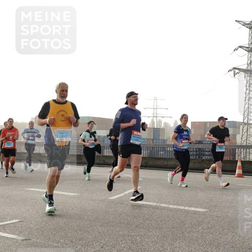 03.10.2026 - Köhlbrandbrückenlauf Michael Burmester http://msf.ph/oto/10765110 03.10.2026 09:19:12 Position 3 2765 meine-sportfotos.de
