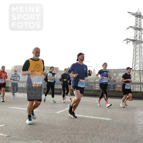 03.10.2026 - Köhlbrandbrückenlauf Michael Burmester http://msf.ph/oto/10765114 03.10.2026 09:19:12 Position 3 2765, 2285, 2 meine-sportfotos.de