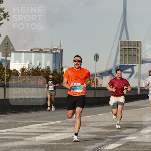 03.10.2026 - Köhlbrandbrückenlauf Michael Burmester http://msf.ph/oto/10765125 03.10.2026 09:41:51 Position 3 1972, 42, 195 meine-sportfotos.de
