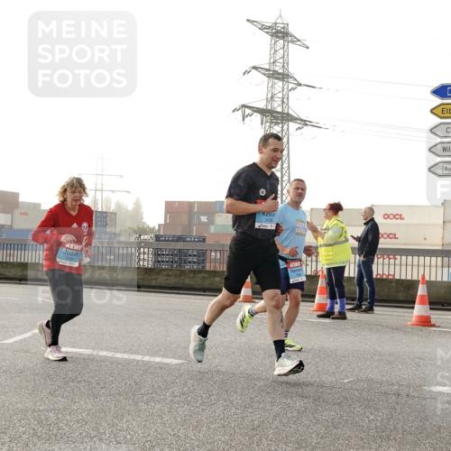 03.10.2026 - Köhlbrandbrückenlauf Michael Burmester http://msf.ph/oto/10765138 03.10.2026 09:19:17 Position 3 1882, 2439, 3 meine-sportfotos.de