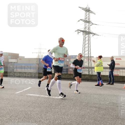 03.10.2026 - Köhlbrandbrückenlauf Michael Burmester http://msf.ph/oto/10765159 03.10.2026 09:19:20 Position 3 1965, 3 meine-sportfotos.de