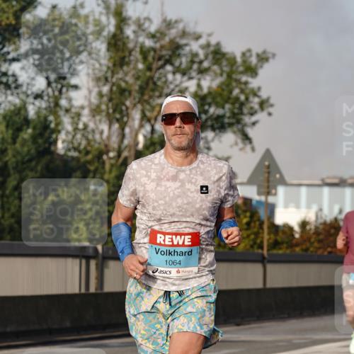 03.10.2026 - Köhlbrandbrückenlauf Michael Burmester http://msf.ph/oto/10765162 03.10.2026 09:42:01 Position 3 1064 meine-sportfotos.de