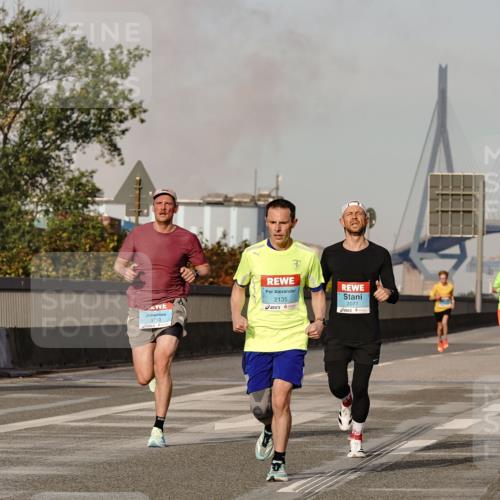 03.10.2026 - Köhlbrandbrückenlauf Michael Burmester http://msf.ph/oto/10765170 03.10.2026 09:42:02 Position 3 3710, 2135, 2077 meine-sportfotos.de