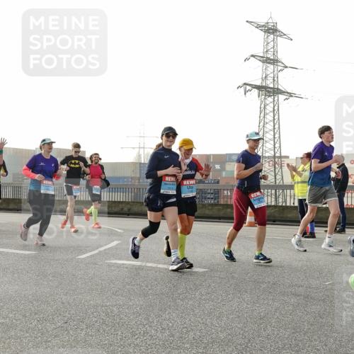 03.10.2026 - Köhlbrandbrückenlauf Michael Burmester http://msf.ph/oto/10765192 03.10.2026 09:19:24 Position 3 2618, 1198, 1, 208 meine-sportfotos.de