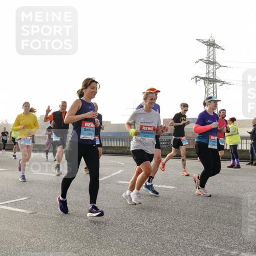 03.10.2026 - Köhlbrandbrückenlauf Michael Burmester http://msf.ph/oto/10765211 03.10.2026 09:19:26 Position 3 2560, 2658, 3 meine-sportfotos.de