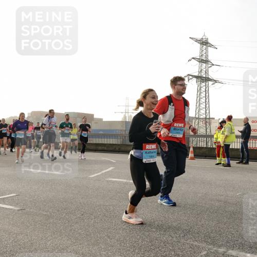03.10.2026 - Köhlbrandbrückenlauf Michael Burmester http://msf.ph/oto/10765239 03.10.2026 09:19:30 Position 3 1804, 1805, 3 meine-sportfotos.de