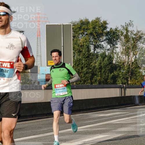 03.10.2026 - Köhlbrandbrückenlauf Michael Burmester http://msf.ph/oto/10765267 03.10.2026 09:42:29 Position 3 2125, 809, 2045 meine-sportfotos.de