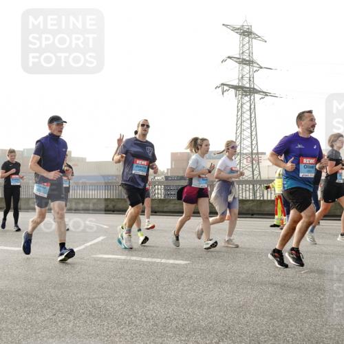 03.10.2026 - Köhlbrandbrückenlauf Michael Burmester http://msf.ph/oto/10765351 03.10.2026 09:19:43 Position 3 2710, 2884, 3 meine-sportfotos.de
