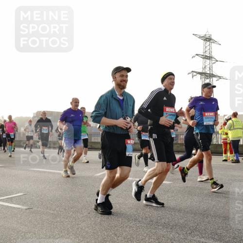 03.10.2026 - Köhlbrandbrückenlauf Michael Burmester http://msf.ph/oto/10765399 03.10.2026 09:19:49 Position 3 1113 meine-sportfotos.de