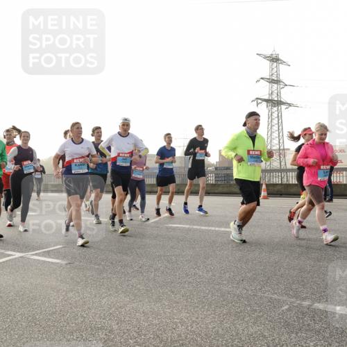 03.10.2026 - Köhlbrandbrückenlauf Michael Burmester http://msf.ph/oto/10765452 03.10.2026 09:19:57 Position 3  meine-sportfotos.de