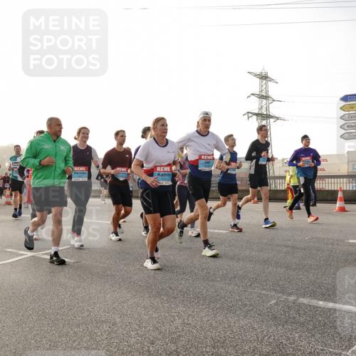 03.10.2026 - Köhlbrandbrückenlauf Michael Burmester http://msf.ph/oto/10765460 03.10.2026 09:19:58 Position 3 215 meine-sportfotos.de